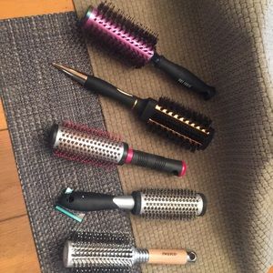 Styling hairbrushs! Like new... 5 total💃